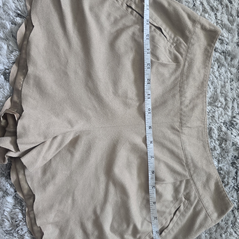 FARM Rio High Waist Tan Shorts - Picture 3 of 12